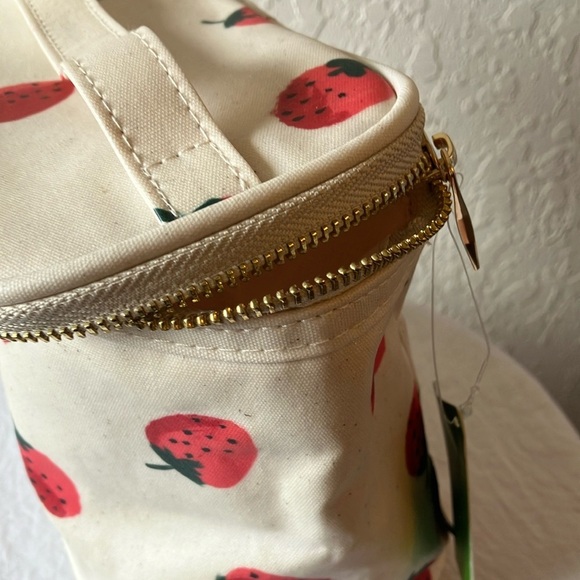 Kate Spade: Strawberry Print Cream Lunch Tote/Bag - Picture 13 of 16